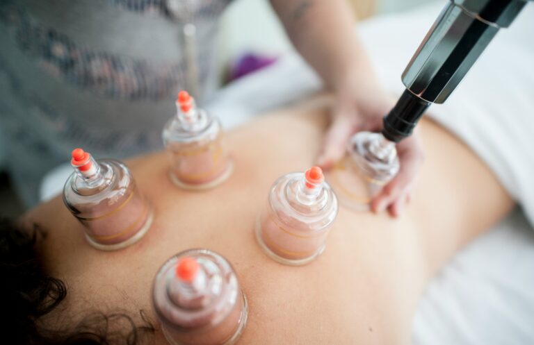 Opuštajuća masaža u spa ambijentu